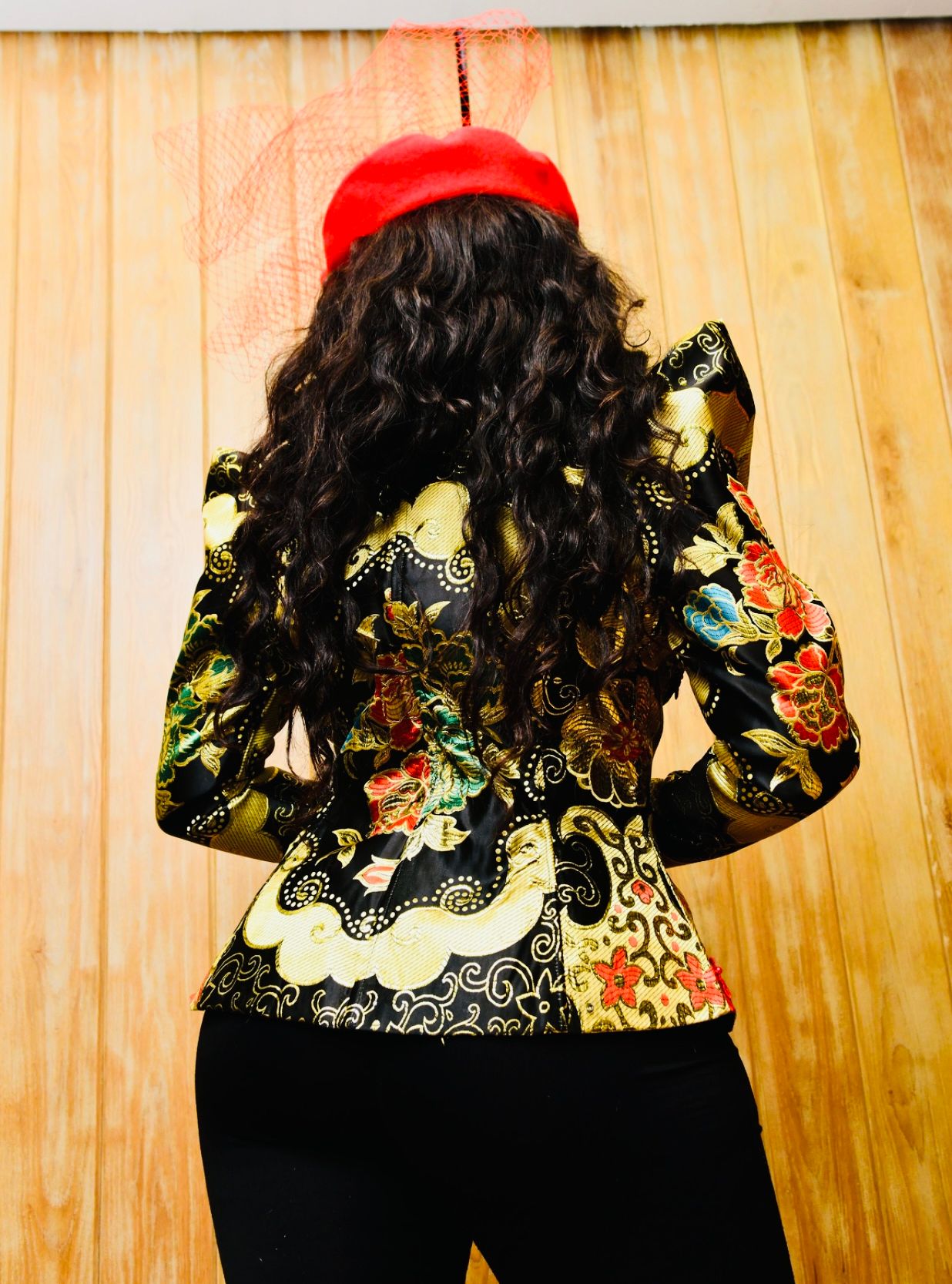 Regina jacket model back close